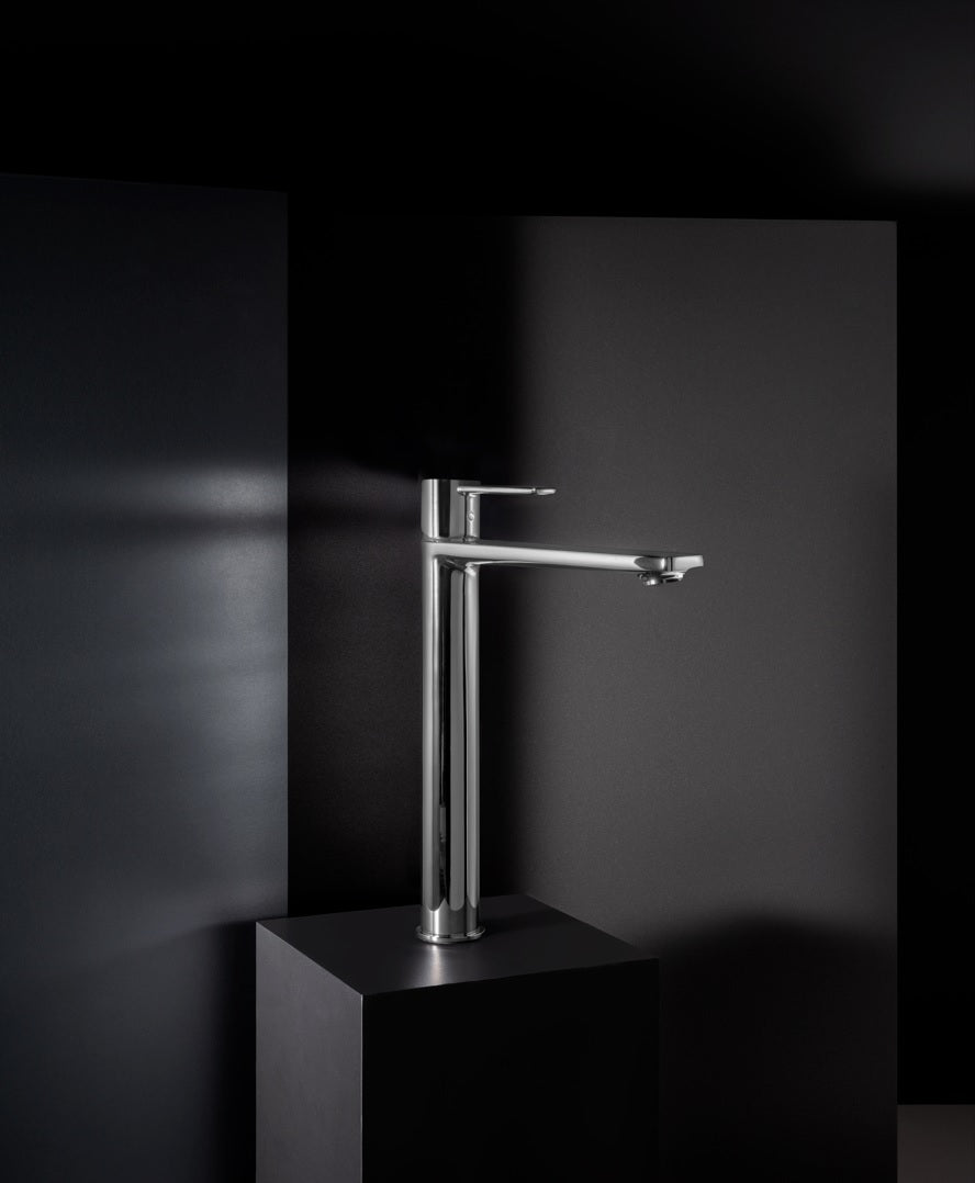 SUSOS vanity bathroom interior